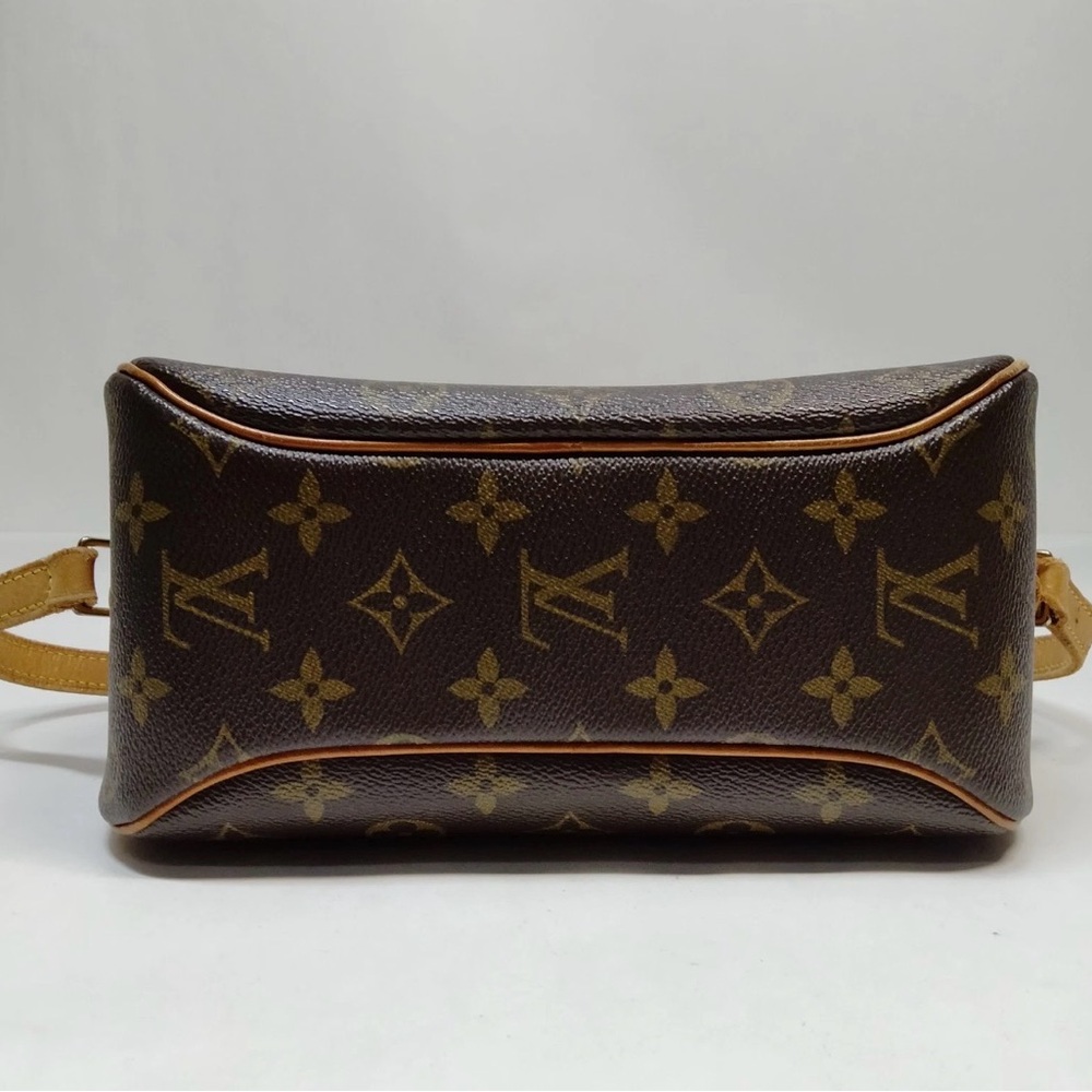 Louis Vuitton Blois Shoulder Bag - Picture 5 of 9